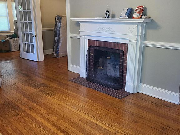 5th image of 325 E Chestnut Street