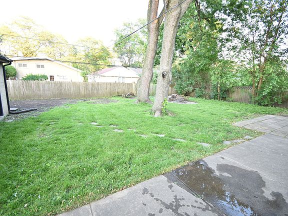 2nd image of 907 S Elmhurst Rd