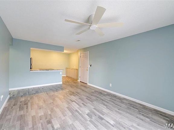 5th image of 1430 Summergate Pkwy #J