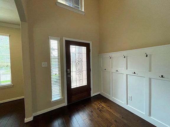 4th image of 1700 Medina Ln