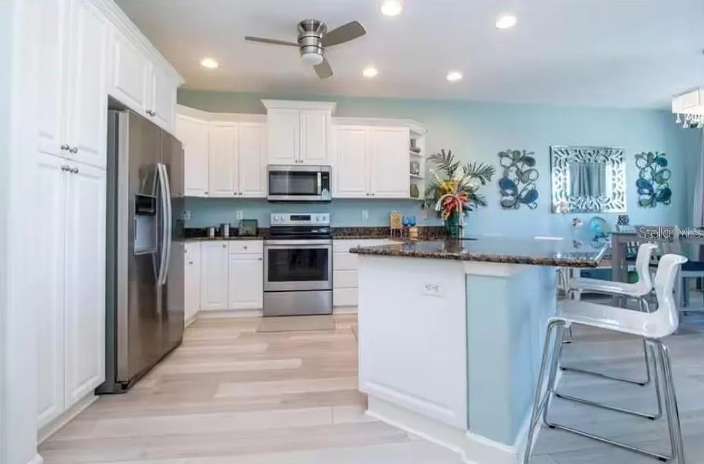 3 bed, 2.0 bath, 1698 sqft, $6,000 — Photo 3