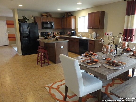 3rd image of 11714 Meadowood Oaks