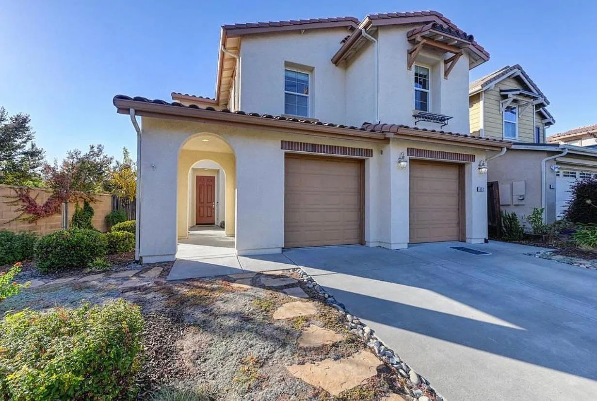901 Campfire Cir — Photo 1