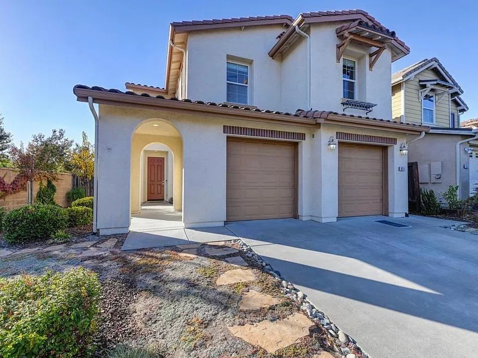 901 Campfire Cir