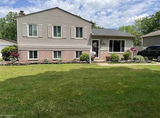 12431 N York Dr, Sterling Heights, MI 48313