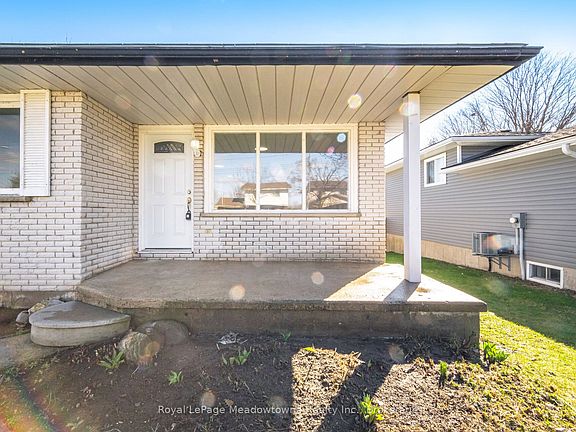 5th image of 680 Raglan St