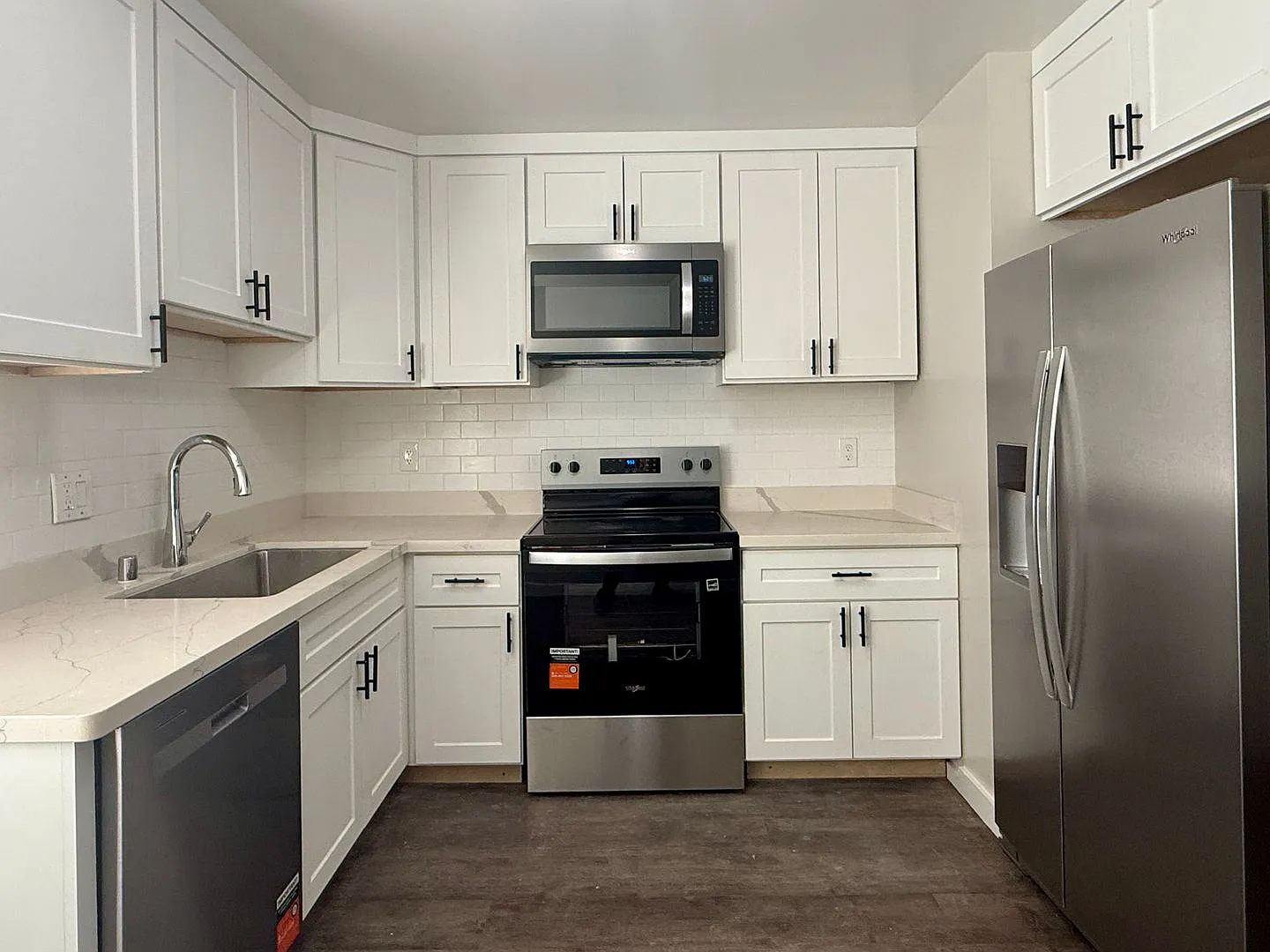 Remodeled 2 Bedroom 1 Bath Sunnyvale Apartment in Convenient Location — Photo 2