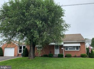 409 Indian Manor Dr, Leesport, PA 19533