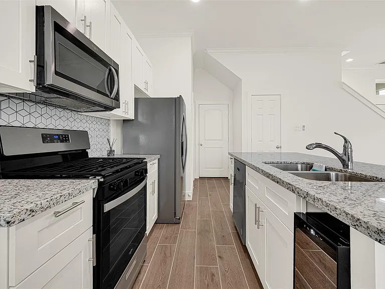 6405 Leopold Star Ln — Photo 9