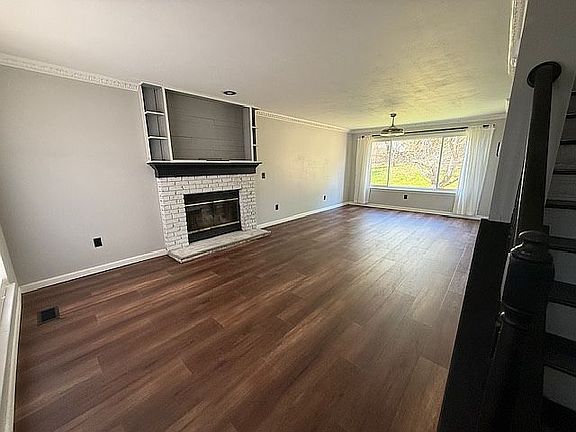 2nd image of 927 Cleta Dr