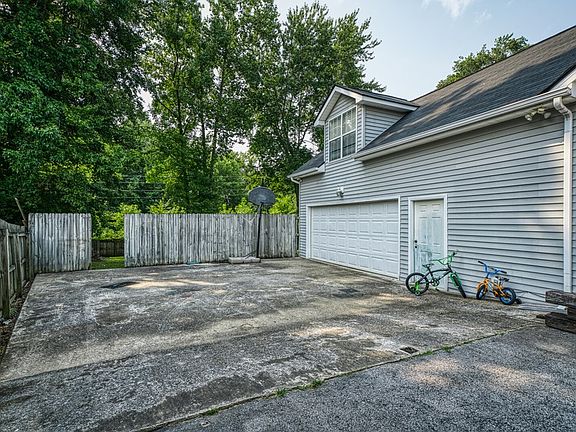 5th image of 3224 Middleford Dr