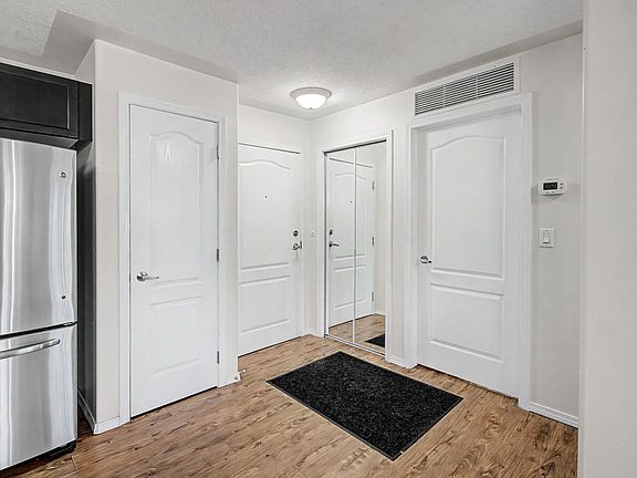 3rd image of 237 Youville Dr E #209