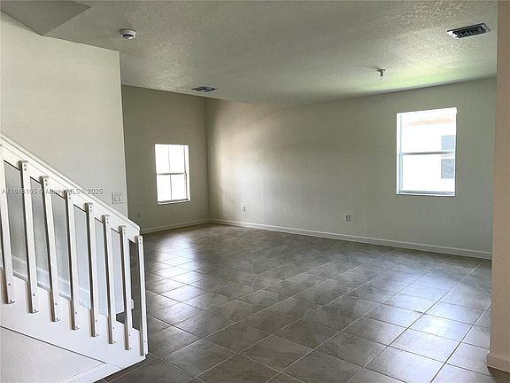 3rd image of 2929 SE 23rd Ave #0