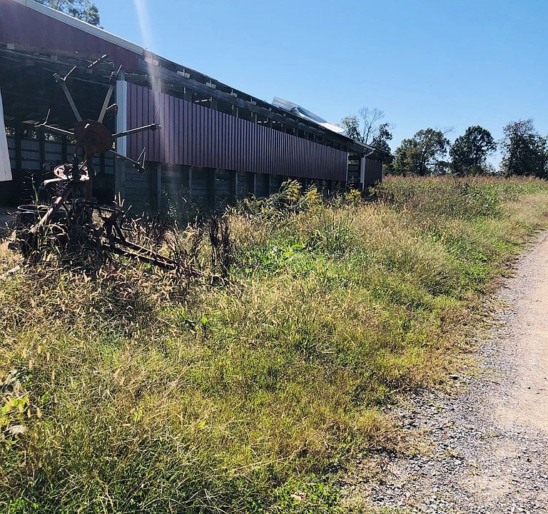 2nd image of 914 Fullers Chapel Rd