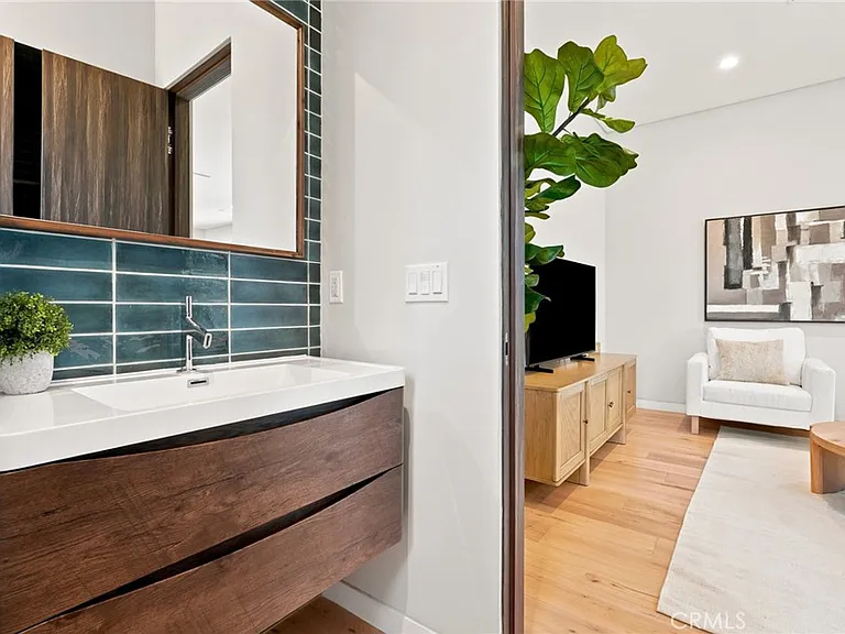 425 N Alfred St #2 — Photo 12