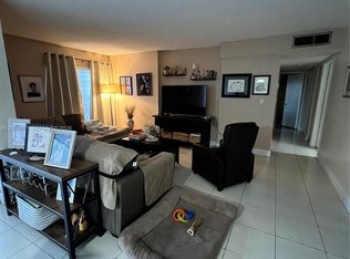 Villa Grande Condo, Miami, FL 33183