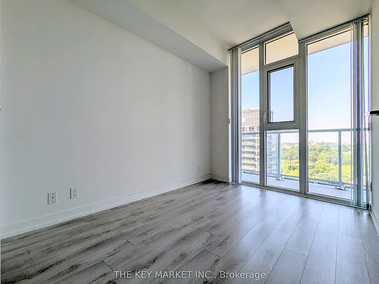 33 Helendale Ave #1511 — Photo 18