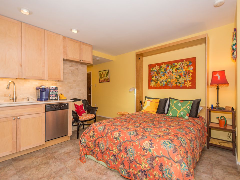 Queen Murphy bed common area