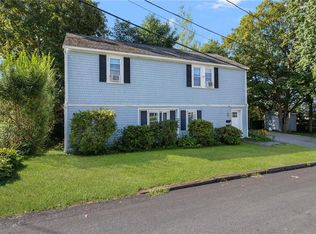 29 Sherwood Rd, Middletown, RI 02842