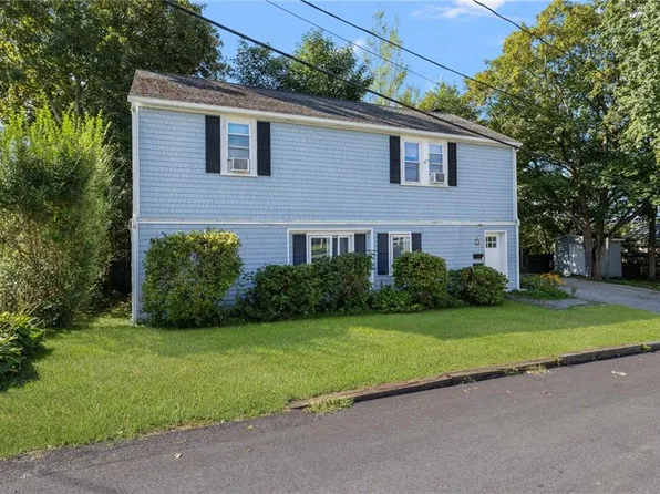 29 Sherwood Rd, Middletown, RI 02842