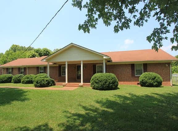 3rd image of 1504 Pine Dr
