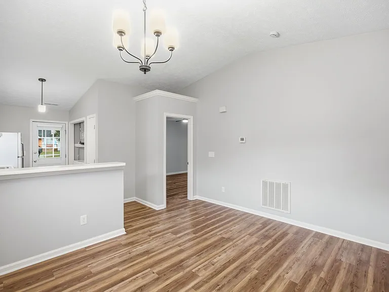 630 Varsity Dr — Photo 7