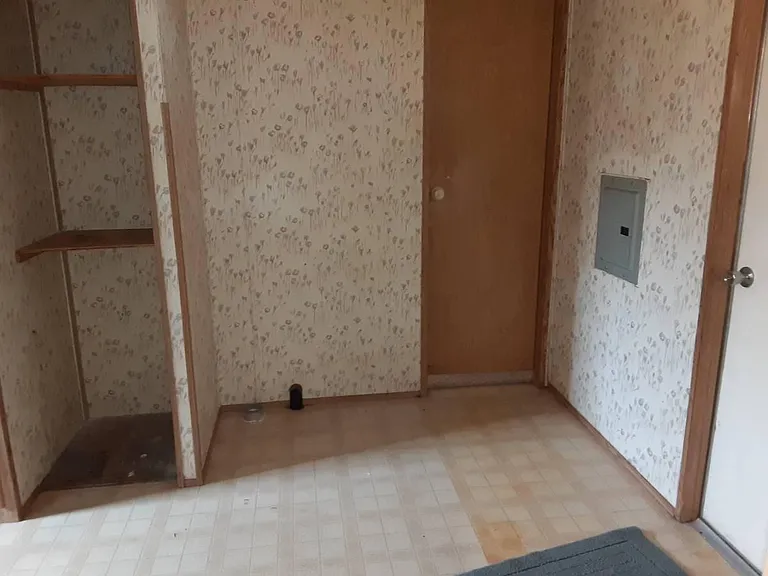 storage closet, washer / dryer hook up