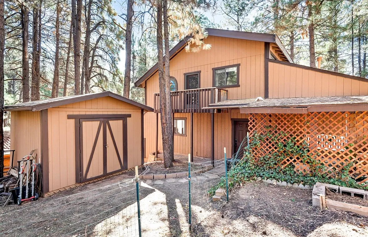 3 bed, 1.5 bath, 1915 sqft, $3,050 — Photo 2