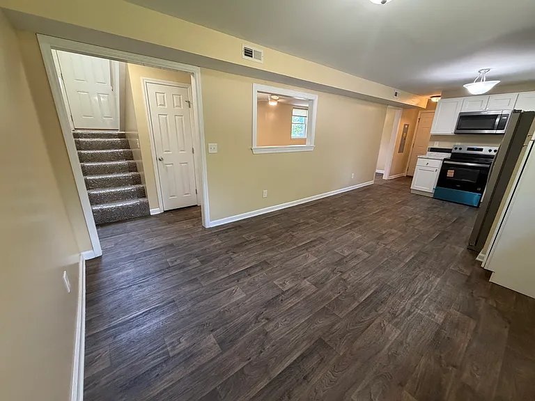 325-325B Monaco Dr — Photo 8