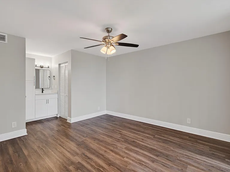 714 Executive Center Dr #13 — Photo 5