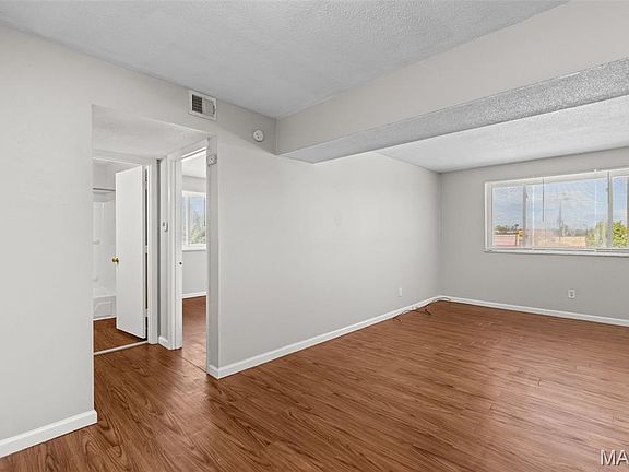 5th image of 2140 Hampton Ave