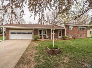 1504 S Gordon Dr, Sioux Falls, SD 57110