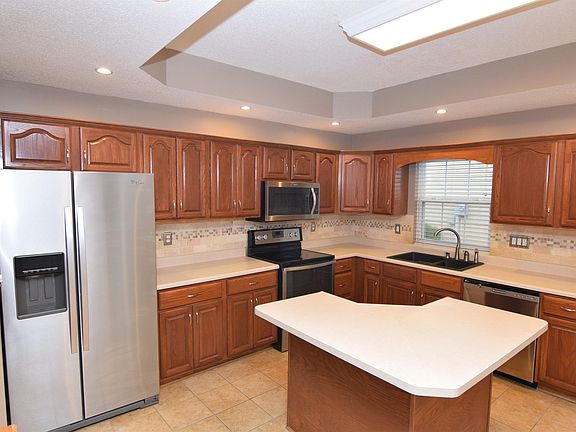 3rd image of 5809 N Kingshyre Ln