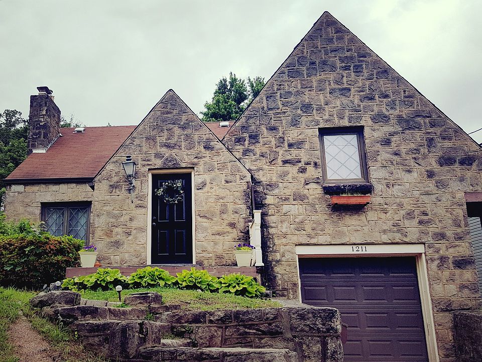 2nd image of 1211 College Park