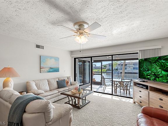 4th image of 3631 SE 10th Ave APT 102
