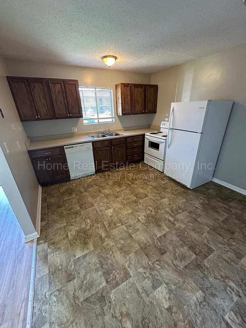 1002 Salisbury St — Photo 3