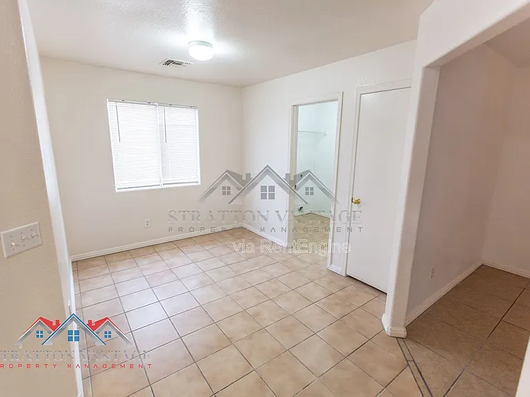 5706 N 74th Dr — Photo 11
