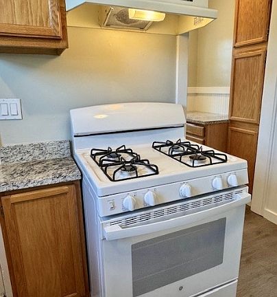 4th image of 2232 Grant St