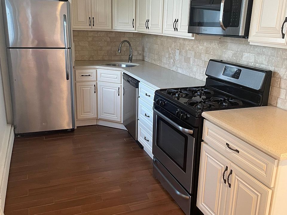1st image of 225 W Walnut St Floor 1