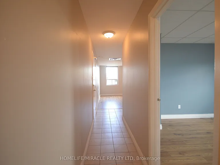 64 Holland St W #1 — Photo 18