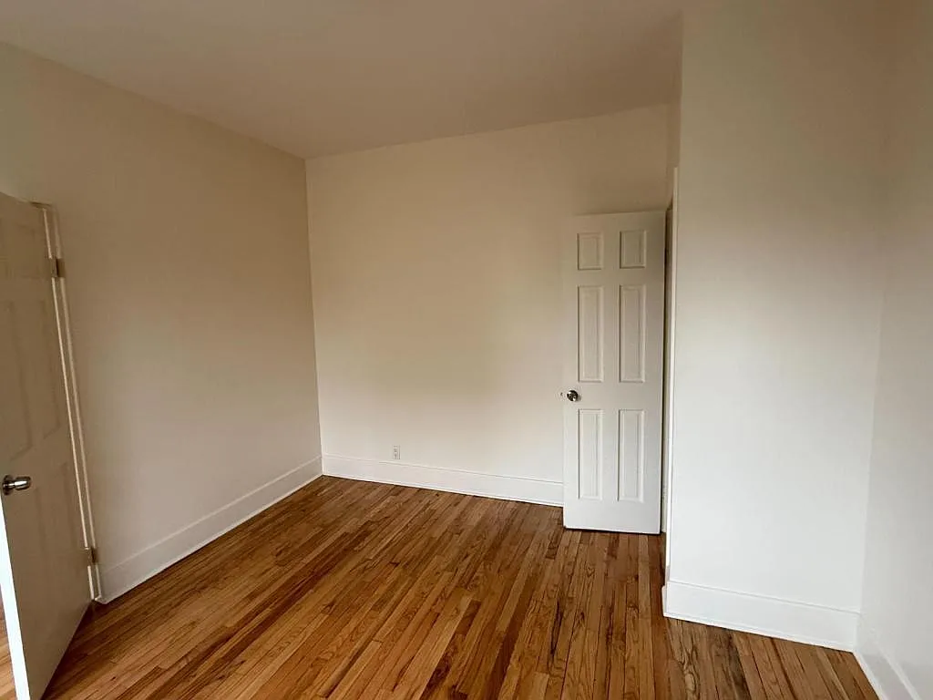 Building Photo - 497 Van Cortlandt Park Ave