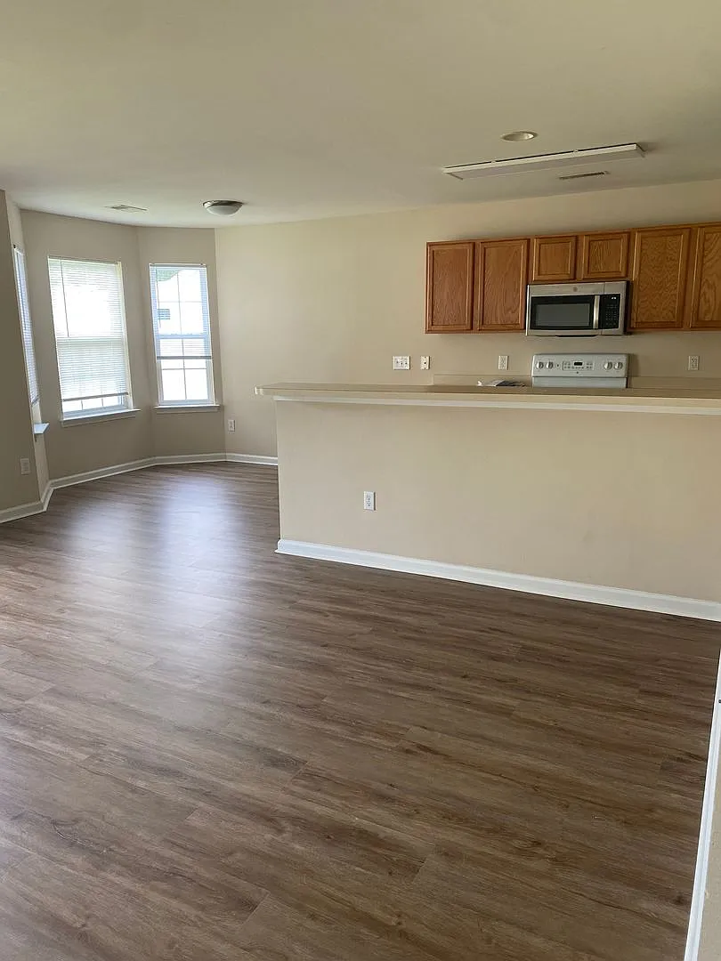 Single Family Home for Rent in Avalon — Photo 2