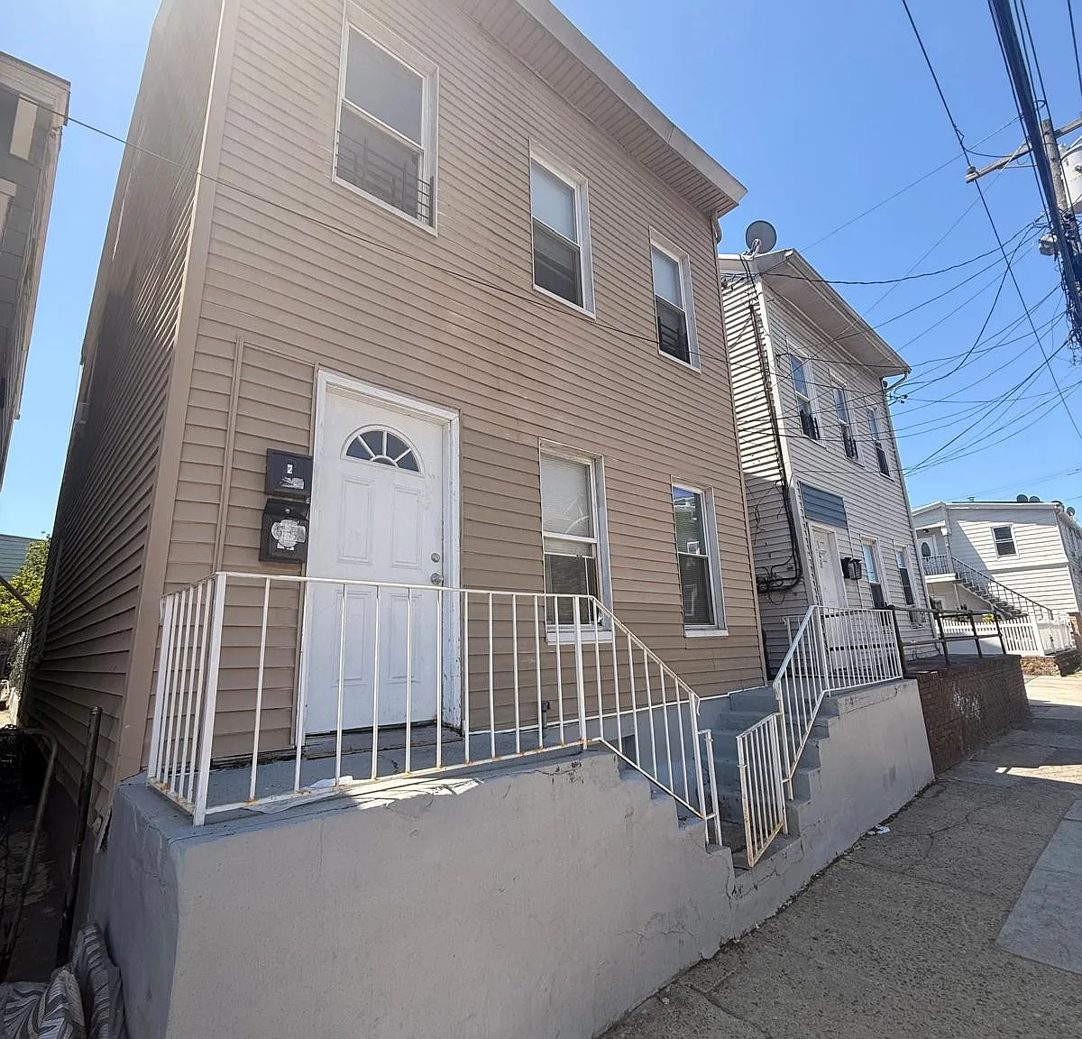 2 bed, $1,900 — Photo 1