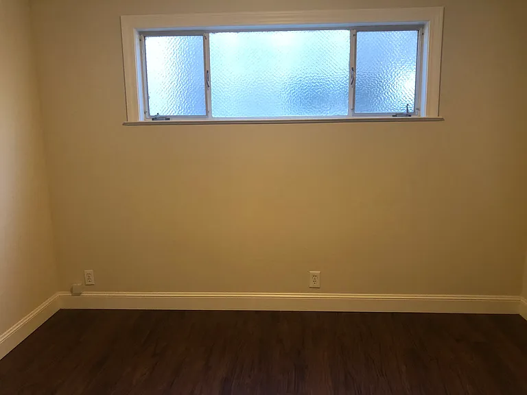 Claremont Park Apartments — Photo 22