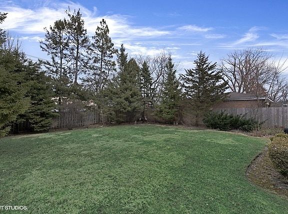 2nd image of 2620 Wilmette Ave