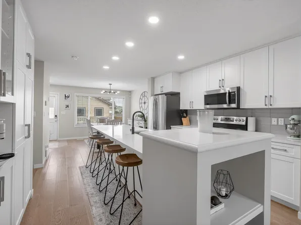 2513 Price Way SW, Edmonton, AB T6W 3W1