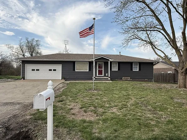 205 W Duncan Dr, Savannah, MO 64485