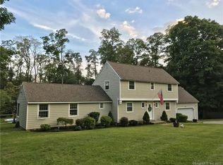 2 Meadow Ln, Sherman, CT 06784