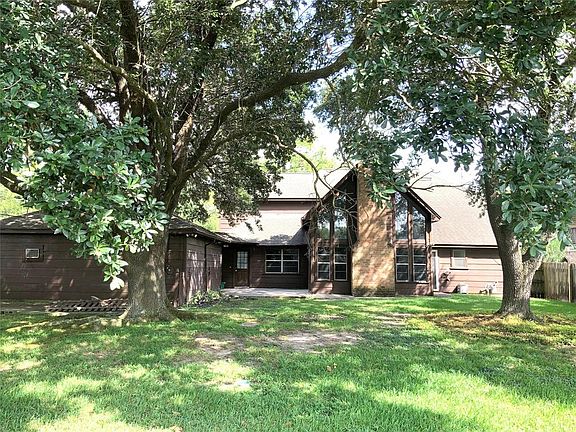3rd image of 5211 Pinewood Springs Dr