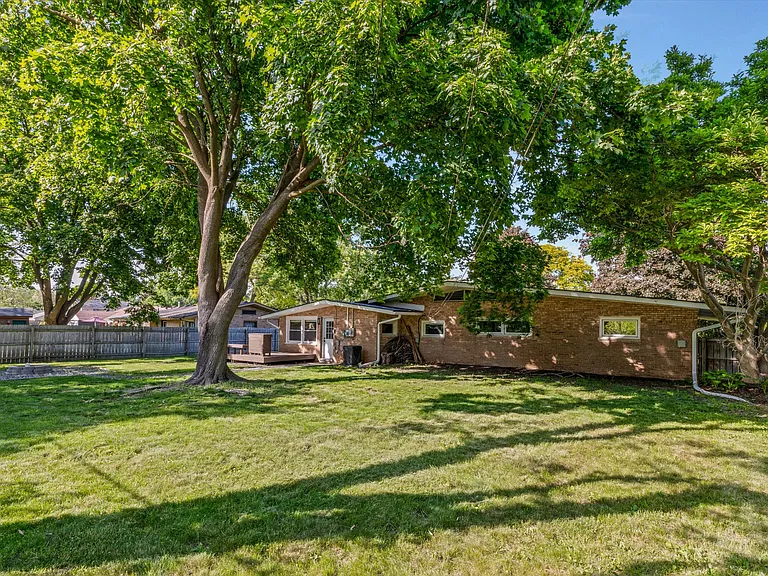 4047 Ledgestone Dr — Photo 22